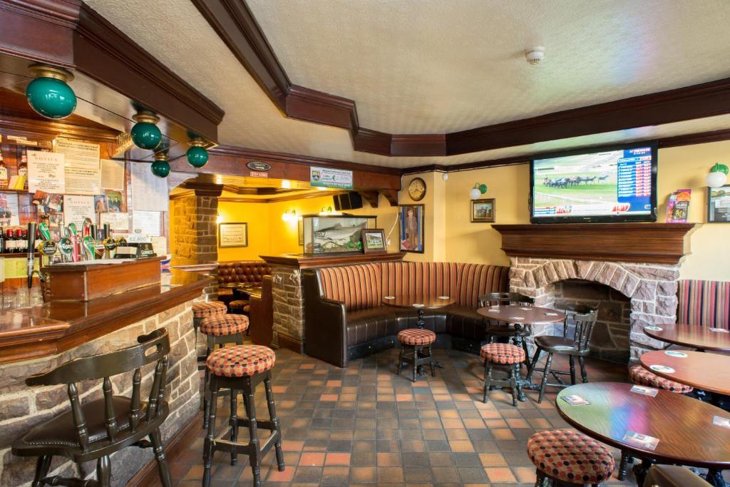 Larkin'S Pub, Restaurant, And B&B Milltown (Kerry) Exterior foto