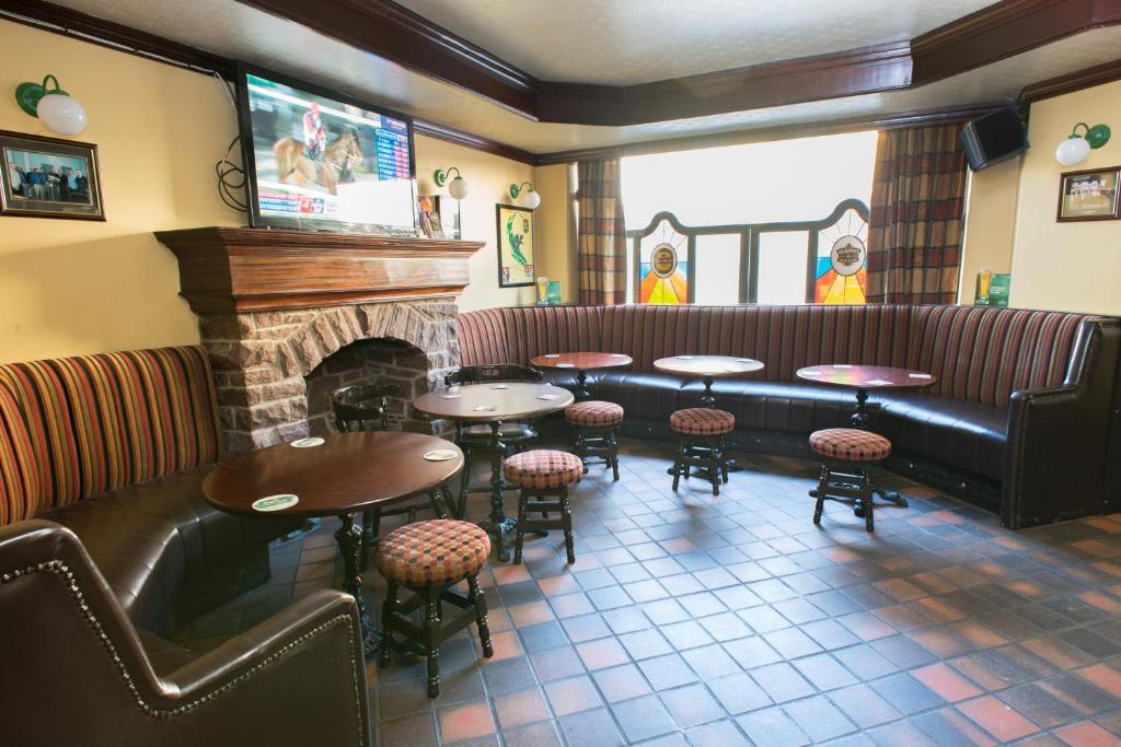 Larkin'S Pub, Restaurant, And B&B Milltown (Kerry) Exterior foto