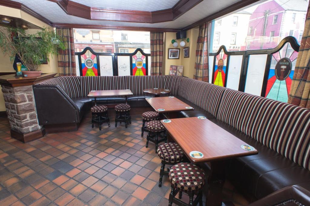 Larkin'S Pub, Restaurant, And B&B Milltown (Kerry) Exterior foto